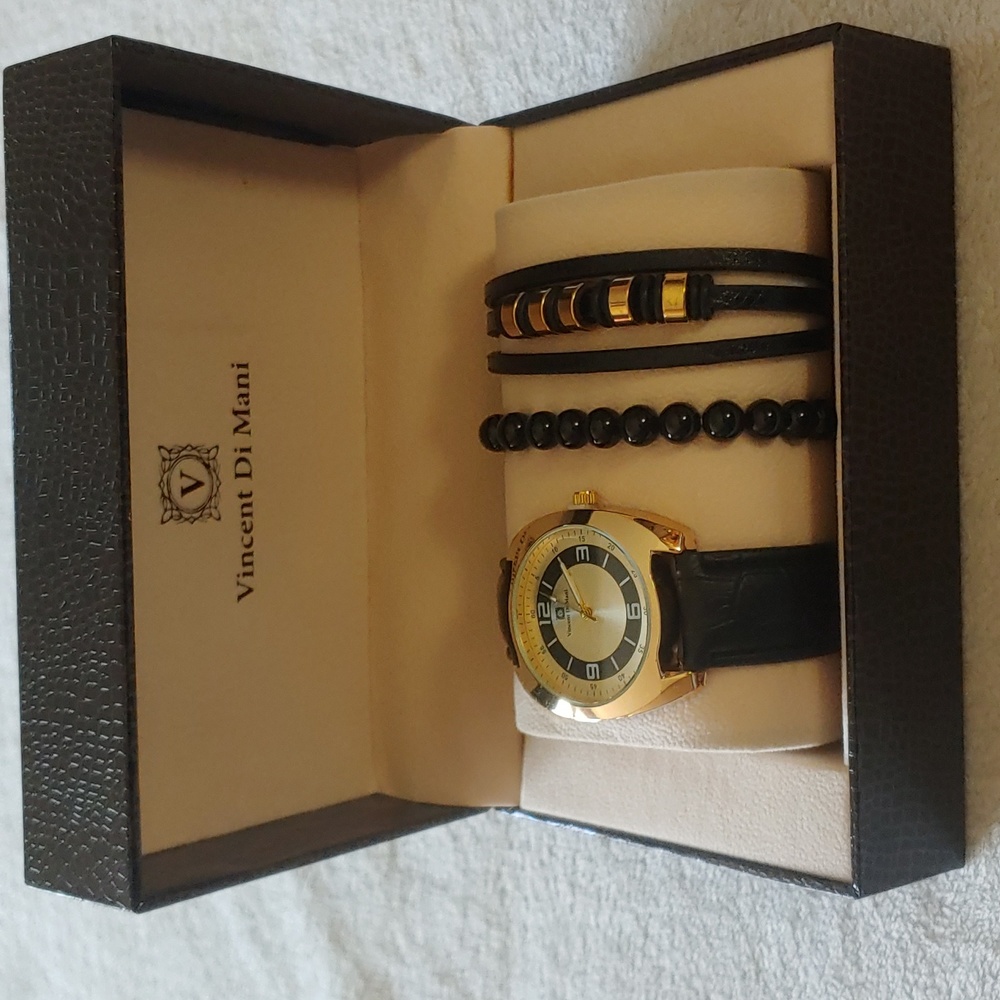 Vincent Di Mani gold watch & bracelet gift set.
